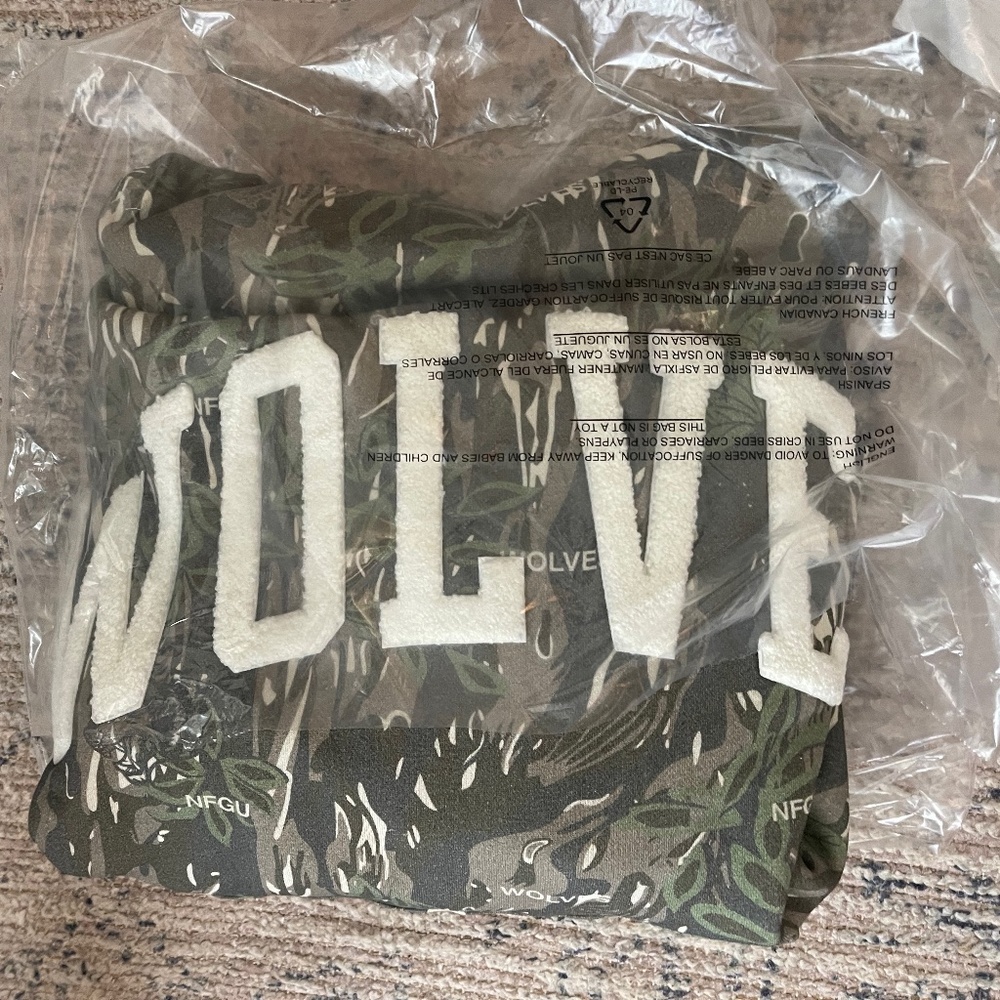 Darc Sport Large Camo Wolves hoodie
